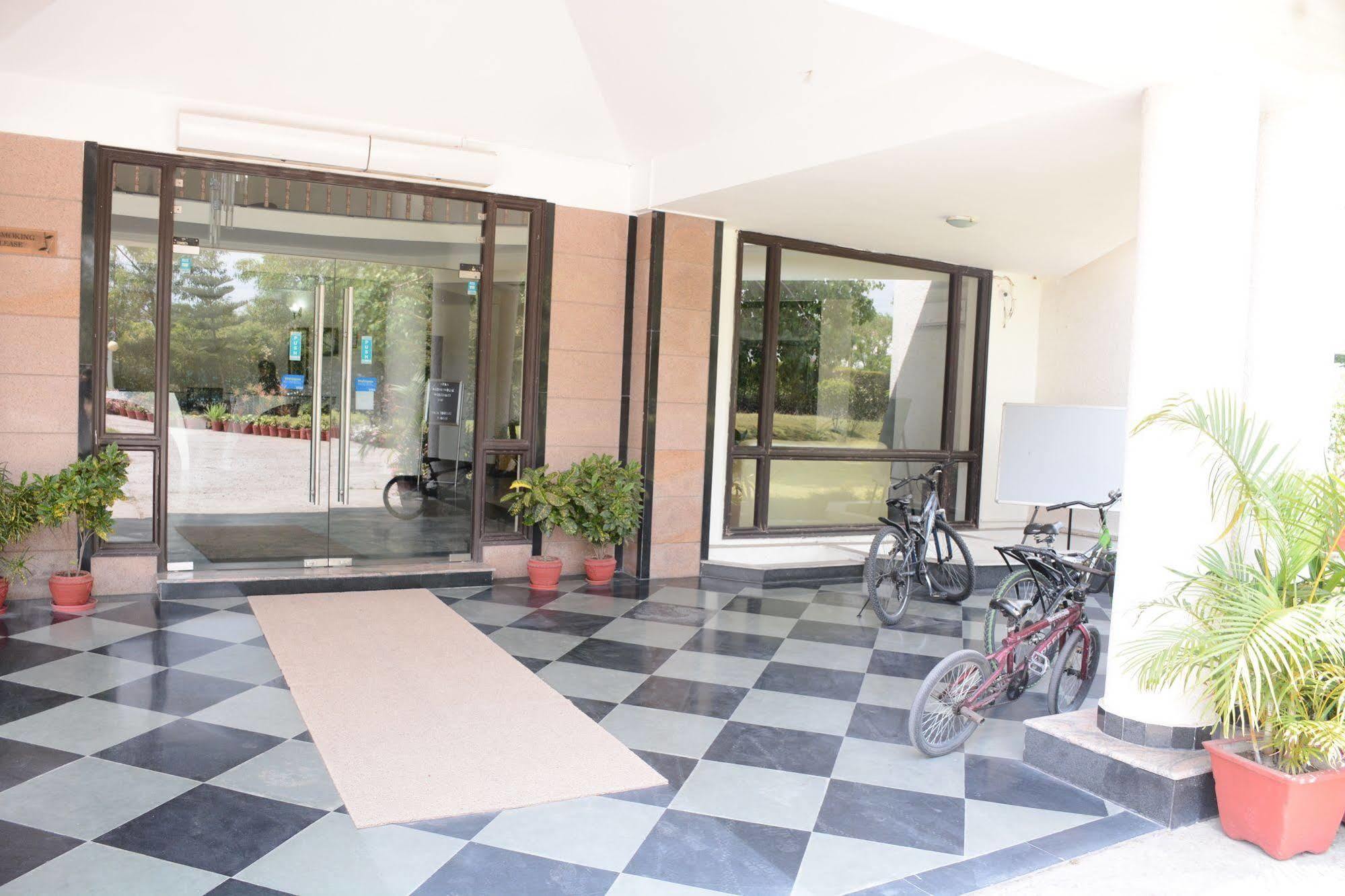 Naturoville Ayurvedic And Yoga Retreat Hotell Rishīkesh Exteriör bild