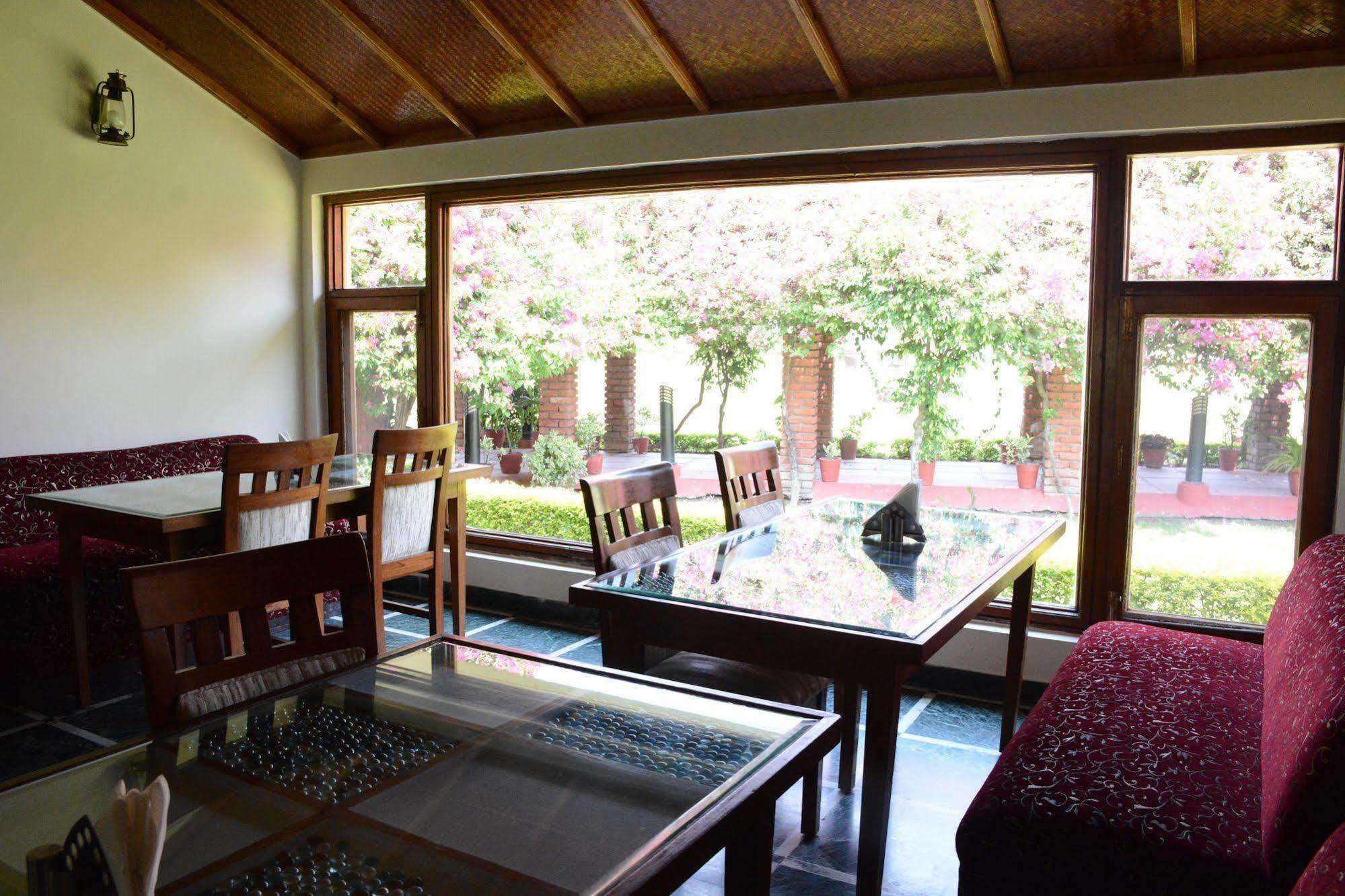 Naturoville Ayurvedic And Yoga Retreat Hotell Rishīkesh Exteriör bild