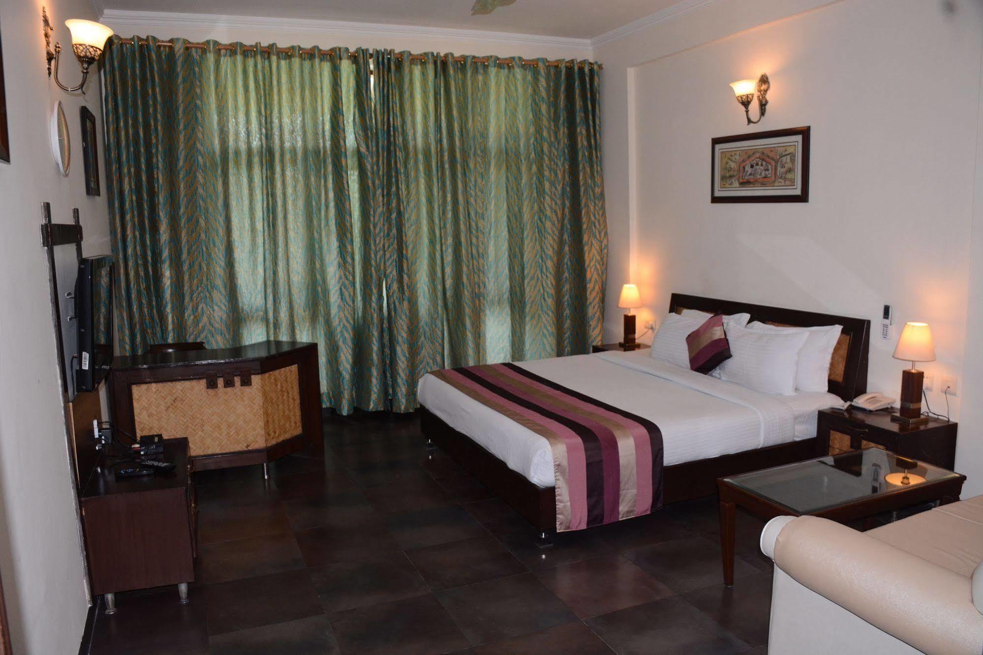 Naturoville Ayurvedic And Yoga Retreat Hotell Rishīkesh Exteriör bild