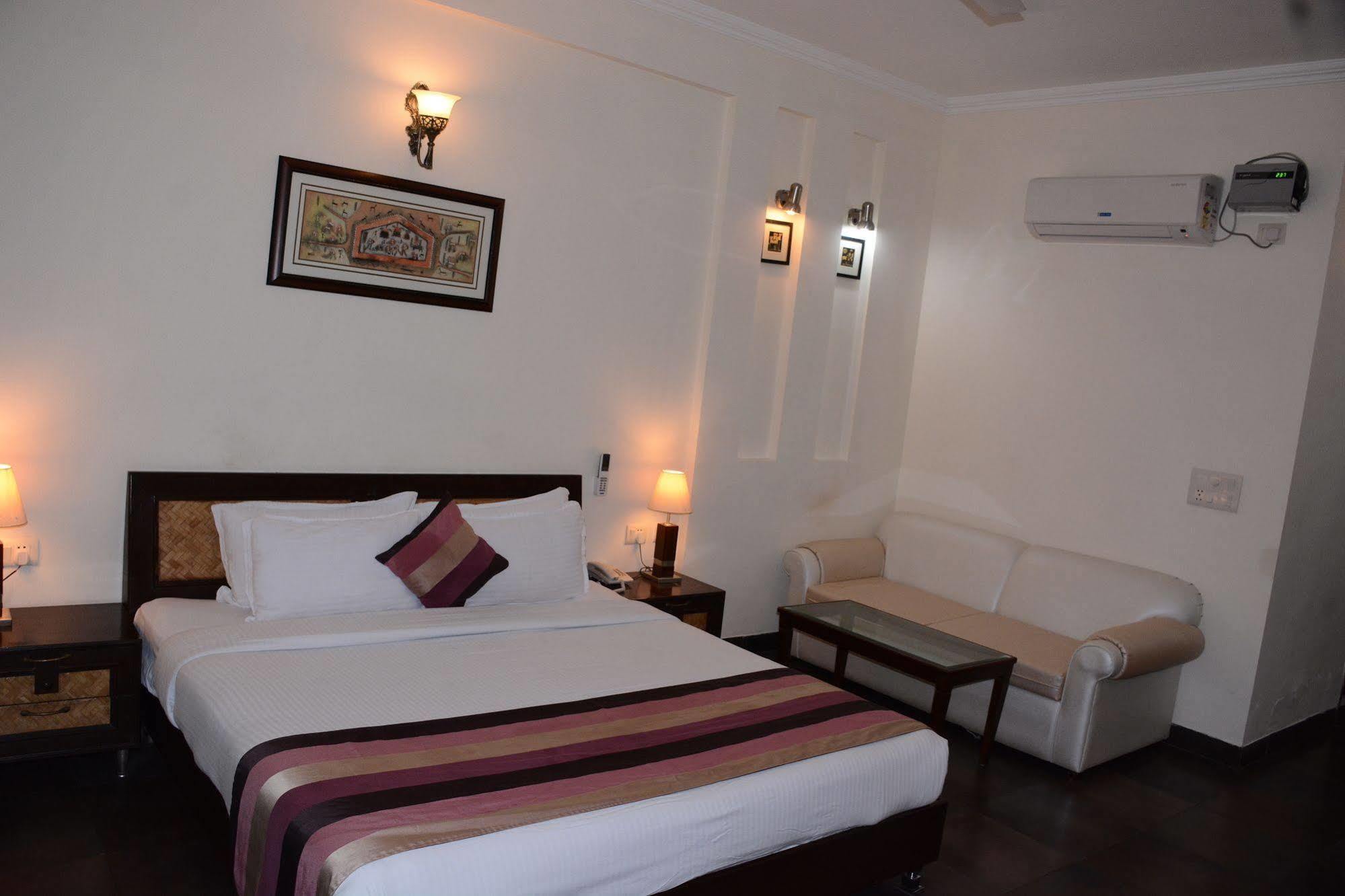 Naturoville Ayurvedic And Yoga Retreat Hotell Rishīkesh Exteriör bild