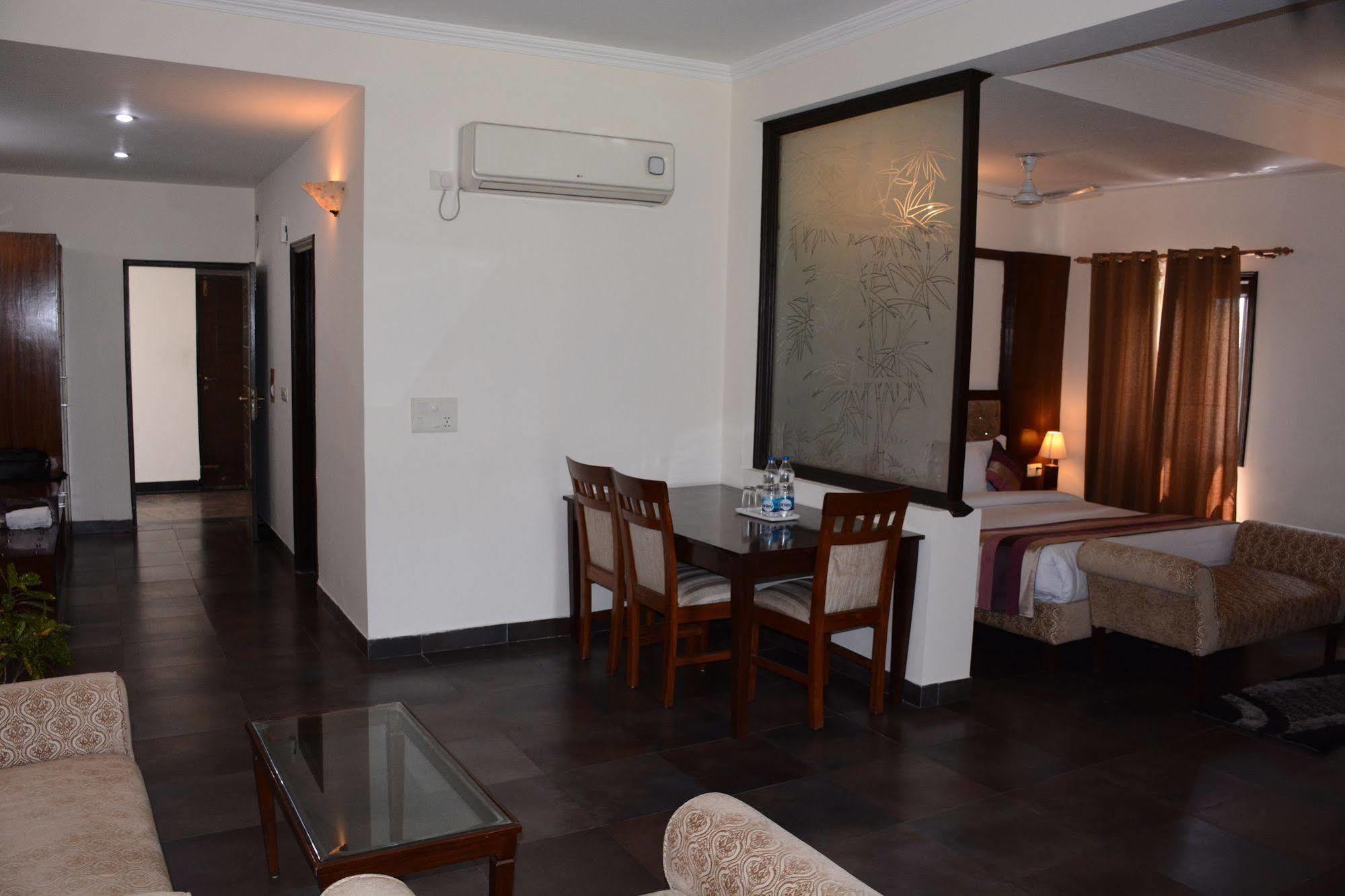Naturoville Ayurvedic And Yoga Retreat Hotell Rishīkesh Exteriör bild