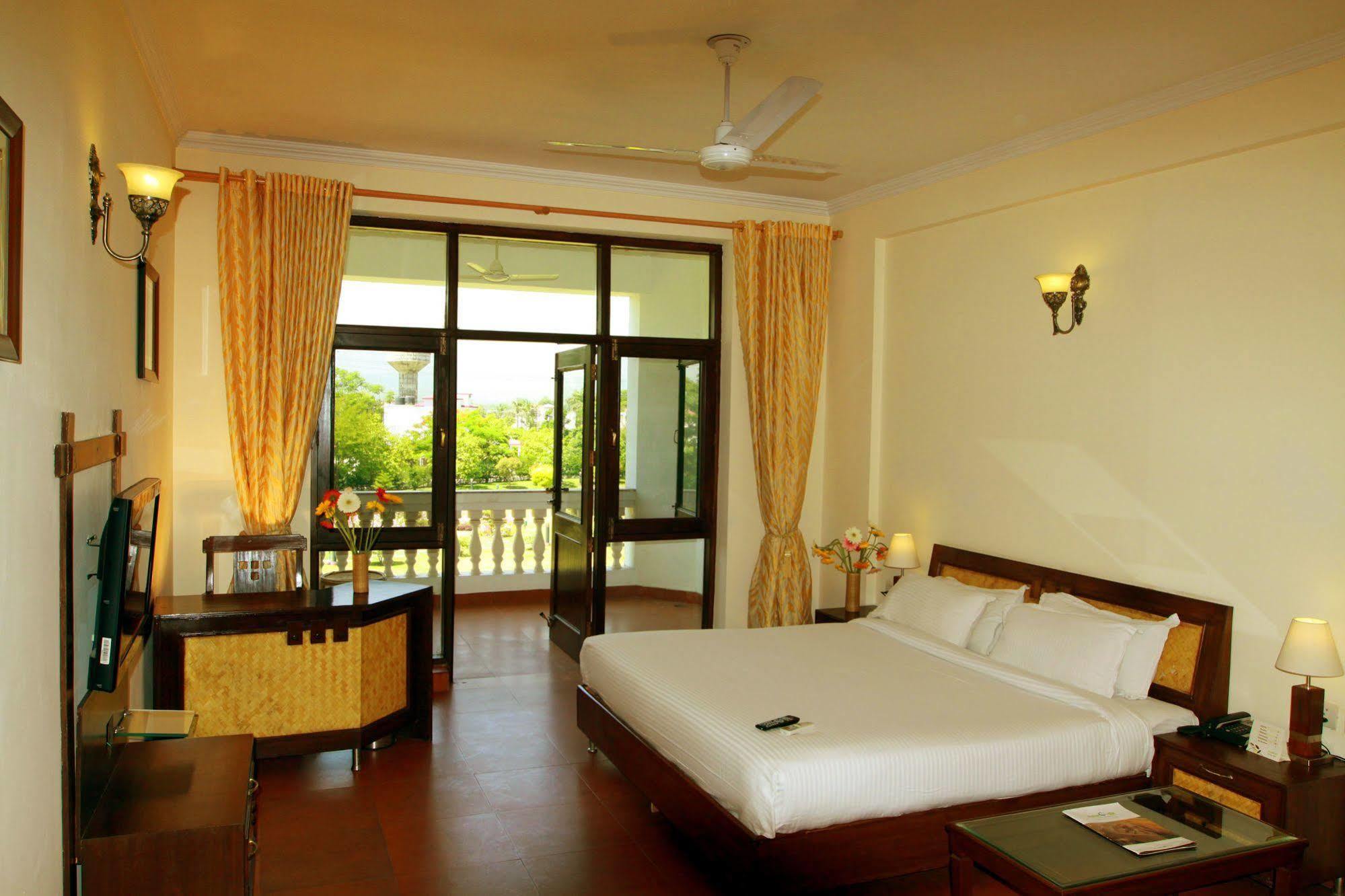 Naturoville Ayurvedic And Yoga Retreat Hotell Rishīkesh Exteriör bild