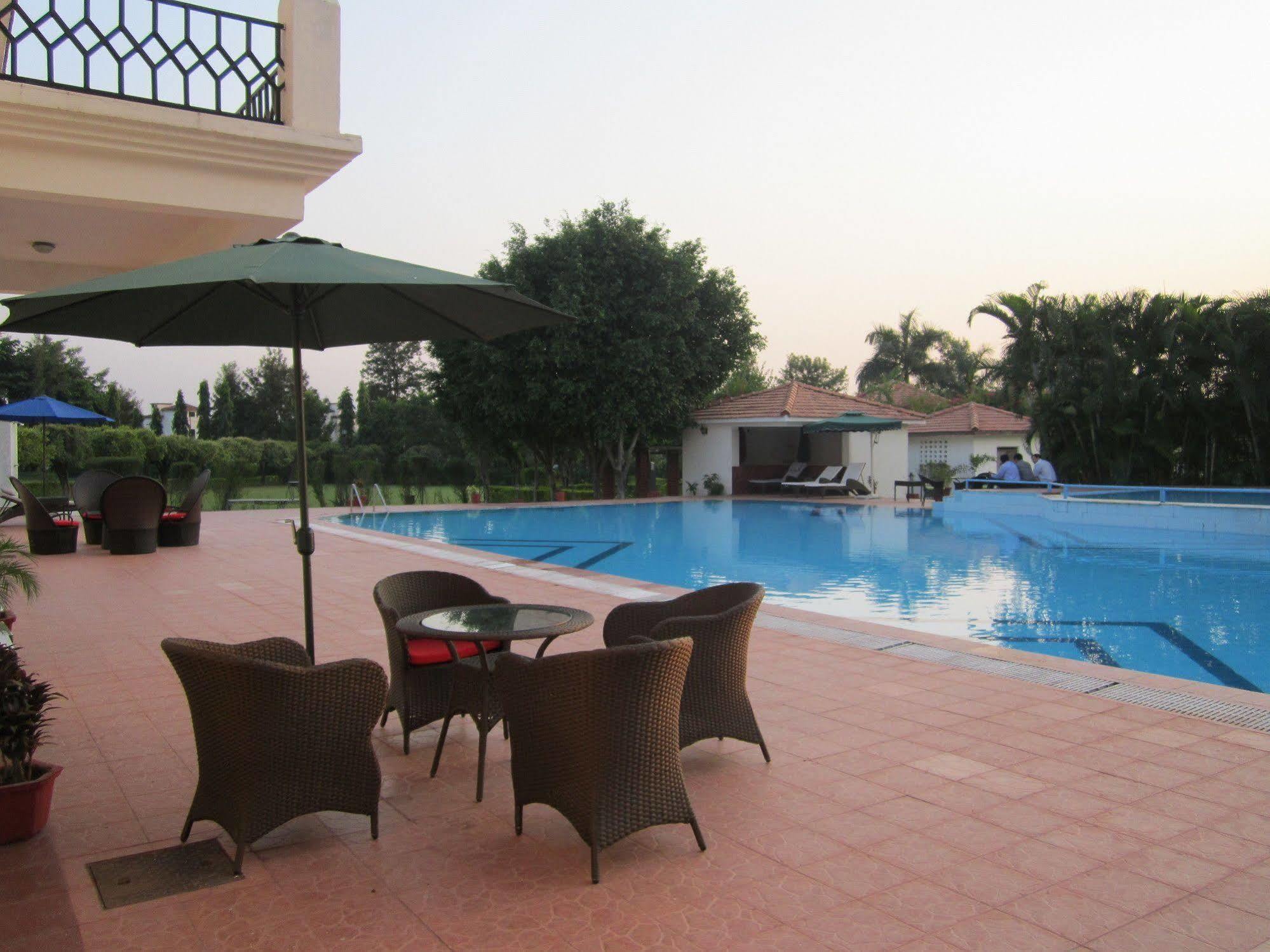 Naturoville Ayurvedic And Yoga Retreat Hotell Rishīkesh Exteriör bild