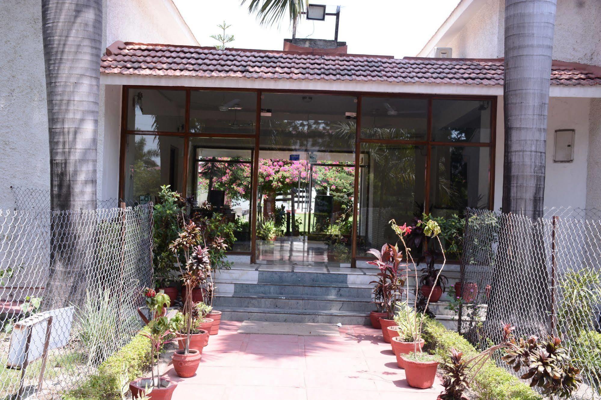 Naturoville Ayurvedic And Yoga Retreat Hotell Rishīkesh Exteriör bild