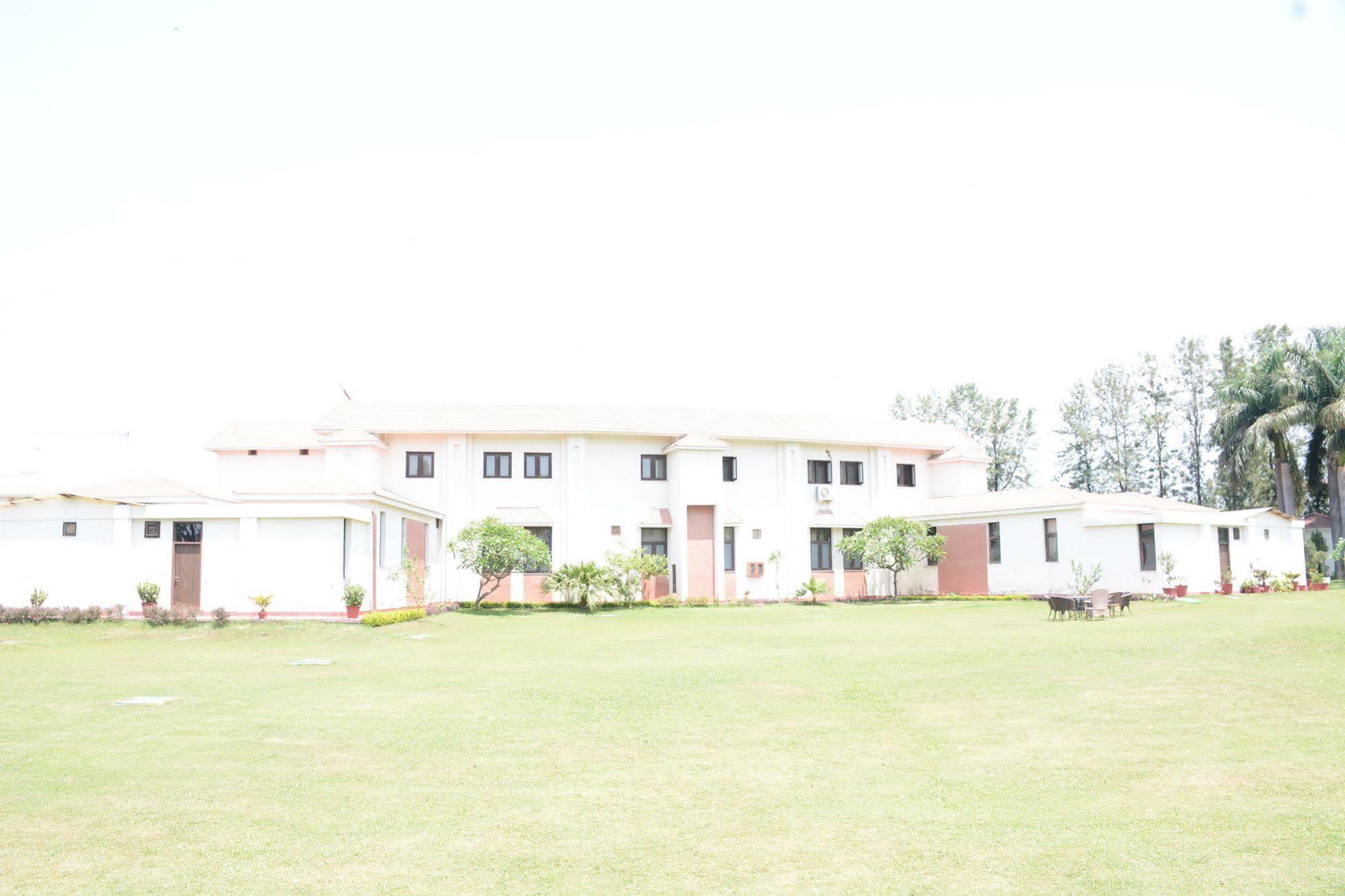 Naturoville Ayurvedic And Yoga Retreat Hotell Rishīkesh Exteriör bild
